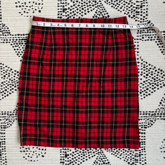 High-Waisted Plaid Skirt - Picture 3 of 4